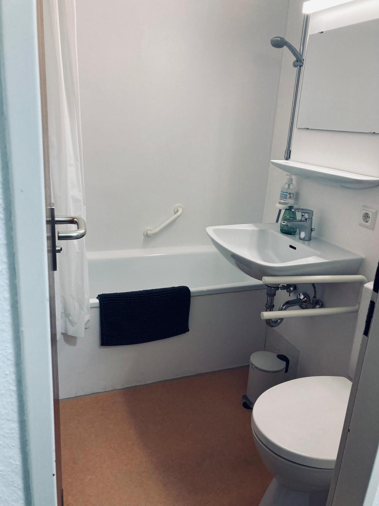 Free Apartment - Ermstal Bad Urach Zewnętrze zdjęcie